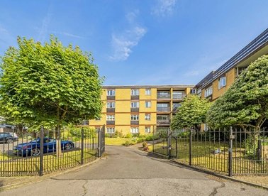 Properties for sale in Thames Street - TW16 5QN view1
