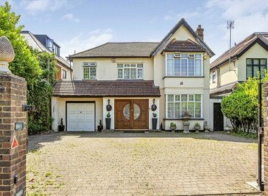 Properties for sale in The Avenue - TW16 5EH view1