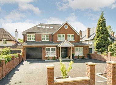 Properties for sale in The Avenue - TW16 5HY view1