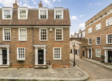 Properties for sale in The Butts - TW8 8BL view1