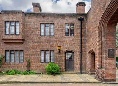 Properties for sale in The Gateways - SW3 3JA view1