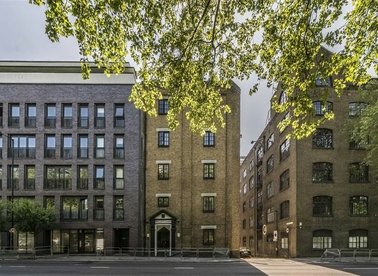 Properties for sale in The Highway - E1W 2BE view1