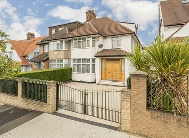 Properties for sale in The Vale - NW11 8SE view1