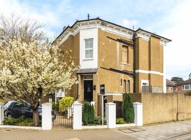 Properties for sale in Thornbury Road - TW7 4LE view1