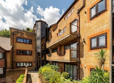 Properties for sale in Thornbury Square - N6 5YW view1