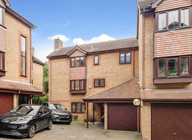Properties for sale in Thornbury Square - N6 5YN view1