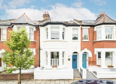 Properties for sale in Thorndean Street - SW18 4HE view1