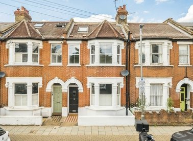 Properties for sale in Thorndean Street - SW18 4HE view1