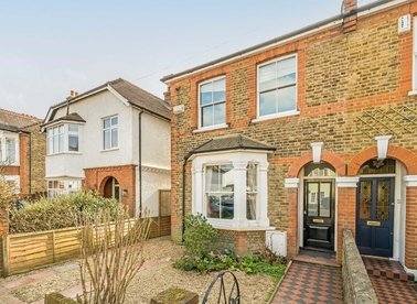 Properties for sale in Thornhill Road - KT6 7TL view1