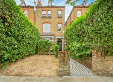 Properties for sale in Tollington Park - N4 3RB view1