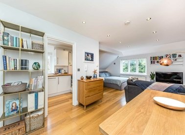 Properties for sale in Tooting Bec Gardens - SW16 1RB view1