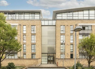 Properties for sale in Town Meadow - TW8 0BQ view1