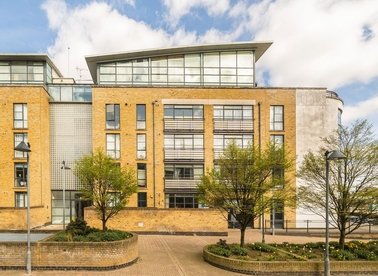 Properties for sale in Town Meadow - TW8 0BQ view1