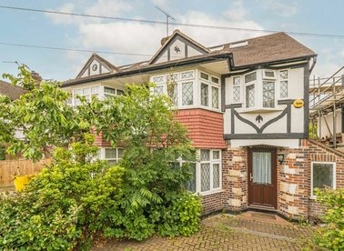 Properties for sale in Tudor Drive - KT2 5QF view1