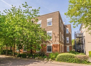 Properties for sale in Twickenham Road - TW7 7DL view1