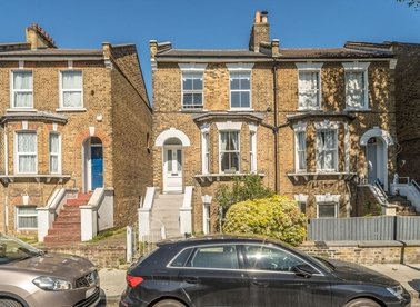 Properties for sale in Tyrrell Road - SE22 9NA view1