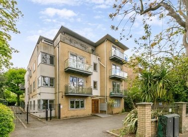 Properties for sale in Upper Richmond Road - SW15 5QW view1