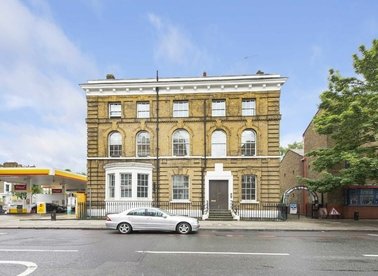 Properties for sale in Upper Street - N1 2TZ view1