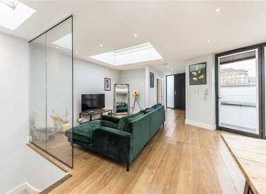 Properties for sale in Upper Tooting Park - SW17 7SN view1