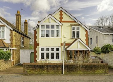 Properties for sale in Uxbridge Road - TW12 3AD view1