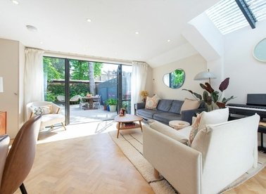 Properties for sale in Verbena Gardens - W6 9TP view1