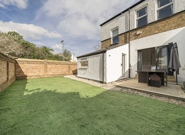 Properties for sale in Vicarage Road - TW16 7QD view1