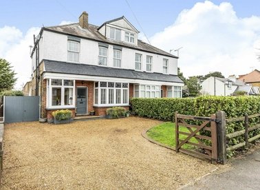 Properties for sale in Vicarage Road - TW16 7QD view1