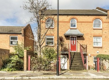 Properties for sale in Victoria Park Road - E9 7ND view1
