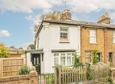 Properties for sale in Victoria Road - KT1 3DW view1