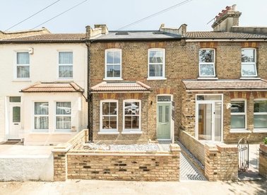 Properties for sale in Victory Road - SW19 1HN view1