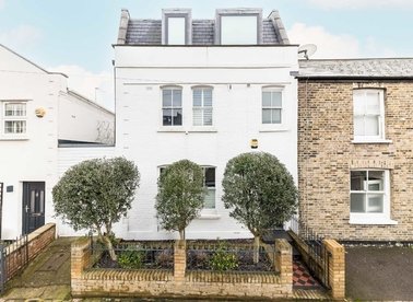 Properties for sale in Wadham Road - SW15 2LS view1