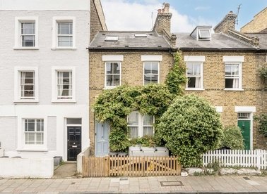 Properties for sale in Wadham Road - SW15 2LS view1