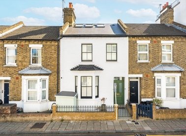 Properties for sale in Wadham Road - SW15 2LS view1