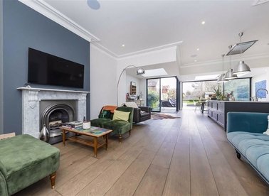 Properties for sale in Walm Lane - NW2 4RT view1