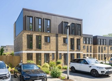 Properties for sale in Walton Court Gardens - KT12 1FS view1
