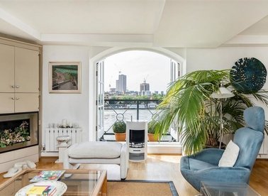 Properties for sale in Wapping High Street - E1W 2NB view1