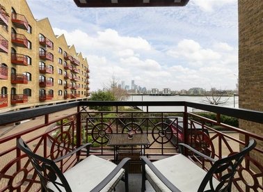 Wapping Wall, London, E1W