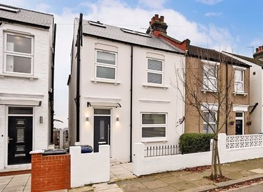 Properties for sale in Wells House Road - NW10 6ED view1