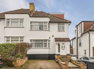 Properties for sale in Wentworth Close - N3 1YP view1