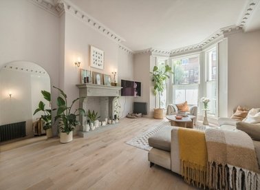 Properties for sale in Westwick Gardens - W14 0BU view1