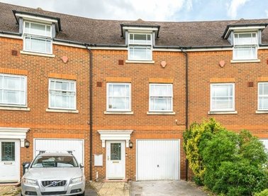 Properties for sale in White Lodge Close - TW7 6TH view1