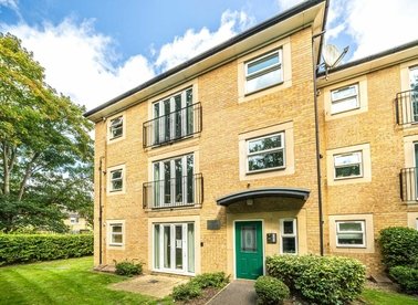 Properties for sale in White Lodge Close - TW7 6TR view1