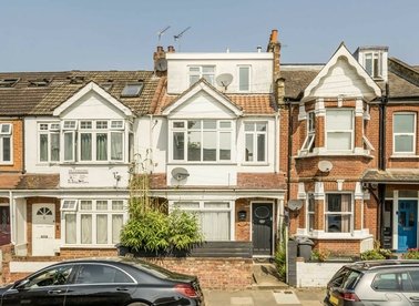 Properties for sale in Whitestile Road - TW8 9NW view1