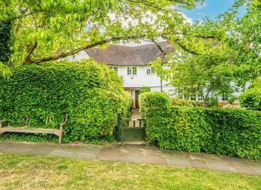 Properties for sale in Willifield Way - NW11 7XU view1