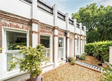 Properties for sale in Windmill Drive - SW4 9DE view1