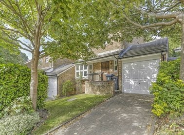 Properties for sale in Windmill Rise - KT2 7TU view1