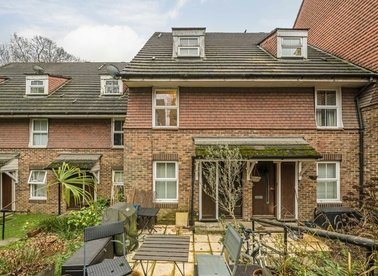 Properties for sale in Windmill Rise - KT2 7TU view1