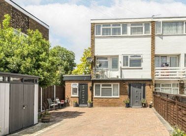 Properties for sale in Windsor Road - TW16 7QY view1