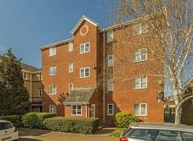 Properties for sale in Winery Lane - KT1 3GF view1