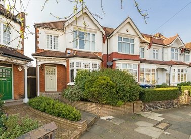 Properties for sale in Woodgrange Avenue - N12 0PS view1
